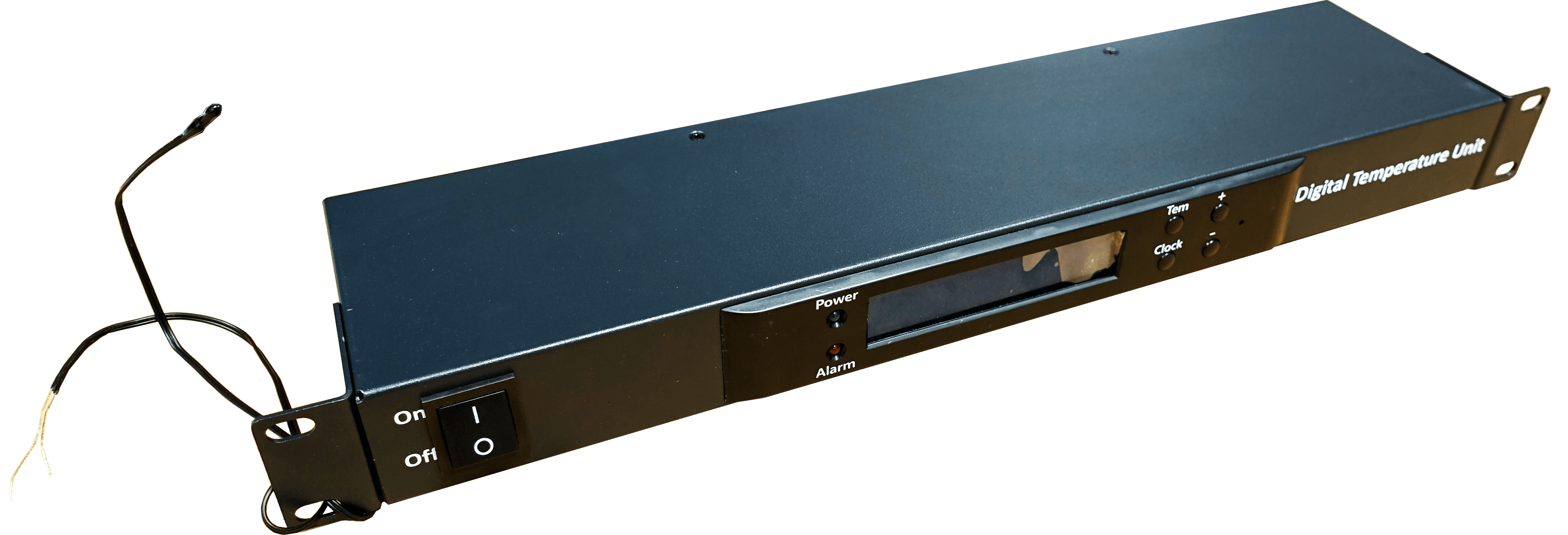 Bandeja 19" negra con pantalla digital, interruptor y LEDs frontales. Bandeja 19" negra con pantalla digital, interruptor y LEDs frontales.